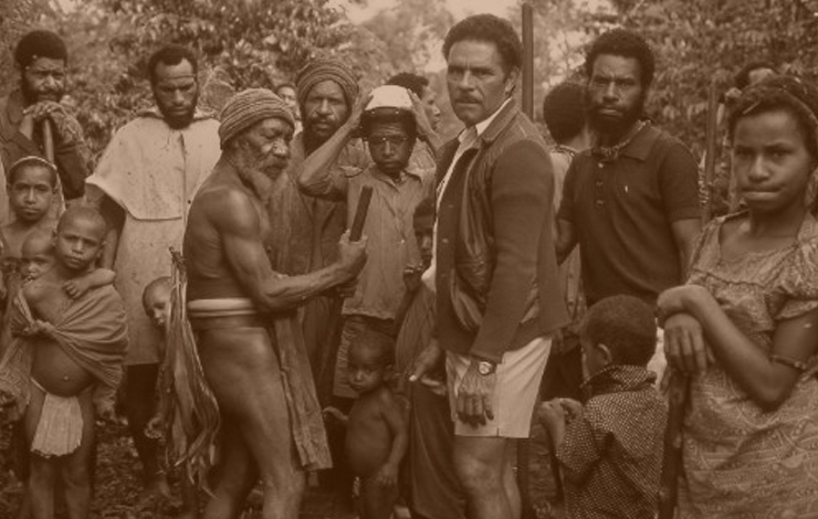 Group photo of members of Ganiga tribe in Papua New Guinea 