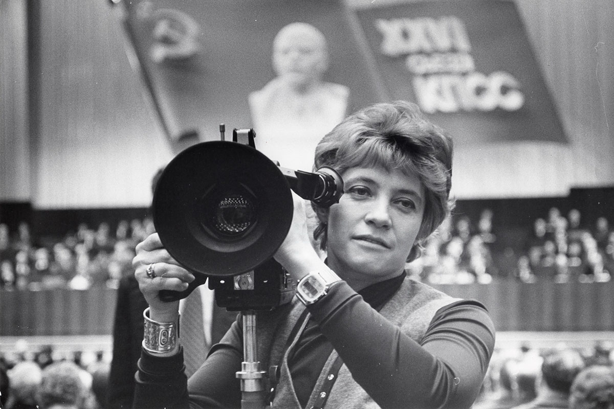 A black-and-white image of filmmaker Marina Goldovskaya filming at a Communist Party convention in Russia. Photo courtesy of Esther Shubinski.