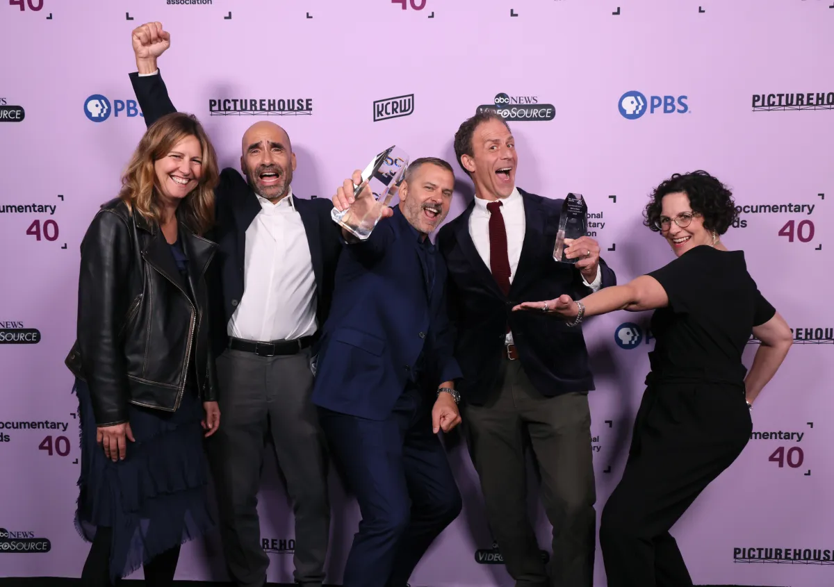 LOS ANGELES, CALIFORNIA - DECEMBER 05: (L-R) Erin Gamble, Stephen Warren, Johnnie Ingram, Peter LoGreco, and Kimberly Greenhut pose with the Best Episodic Series Award for "We're Here" during The 40th IDA Documentary Awards at The Orpheum Theatre on December 05, 2024 in Los Angeles, California. (Photo by Rodin Eckenroth/Getty Images for International Documentary Association)